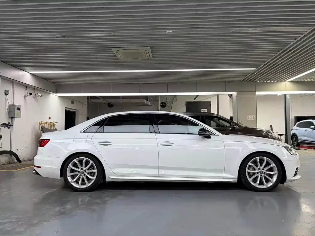 Audi A4L 2017 — фото 15