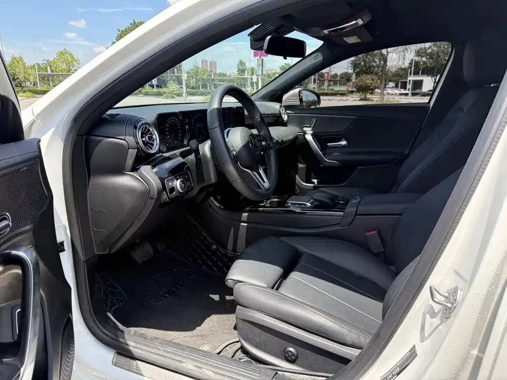Mercedes-Benz A-Class 2023 — фото 8