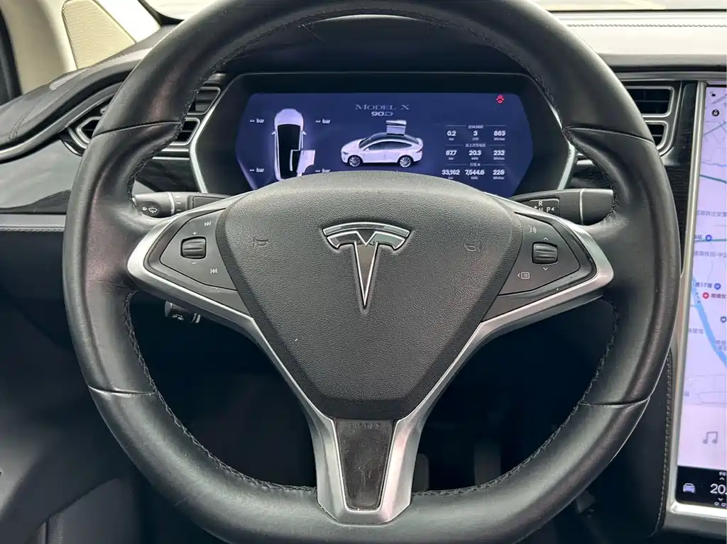 Tesla Model X 2017 — фото 15