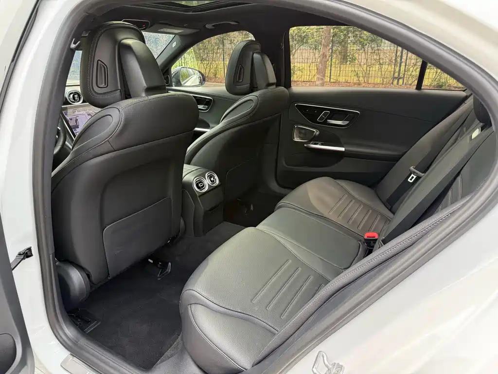 Mercedes-Benz C-Class 2023 — фото 18