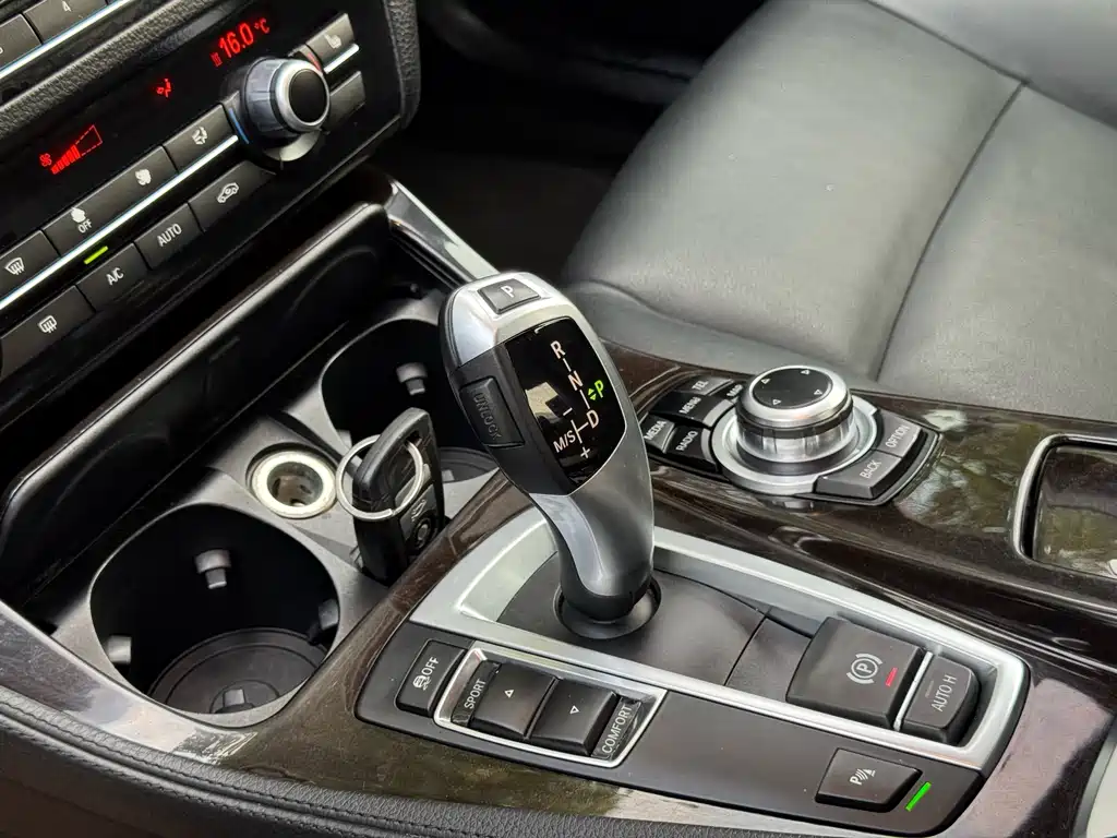 BMW 5 Series 2014 — фото 19