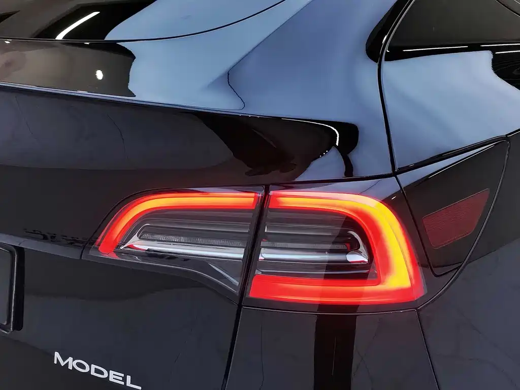 Tesla Model Y 2023 — фото 24
