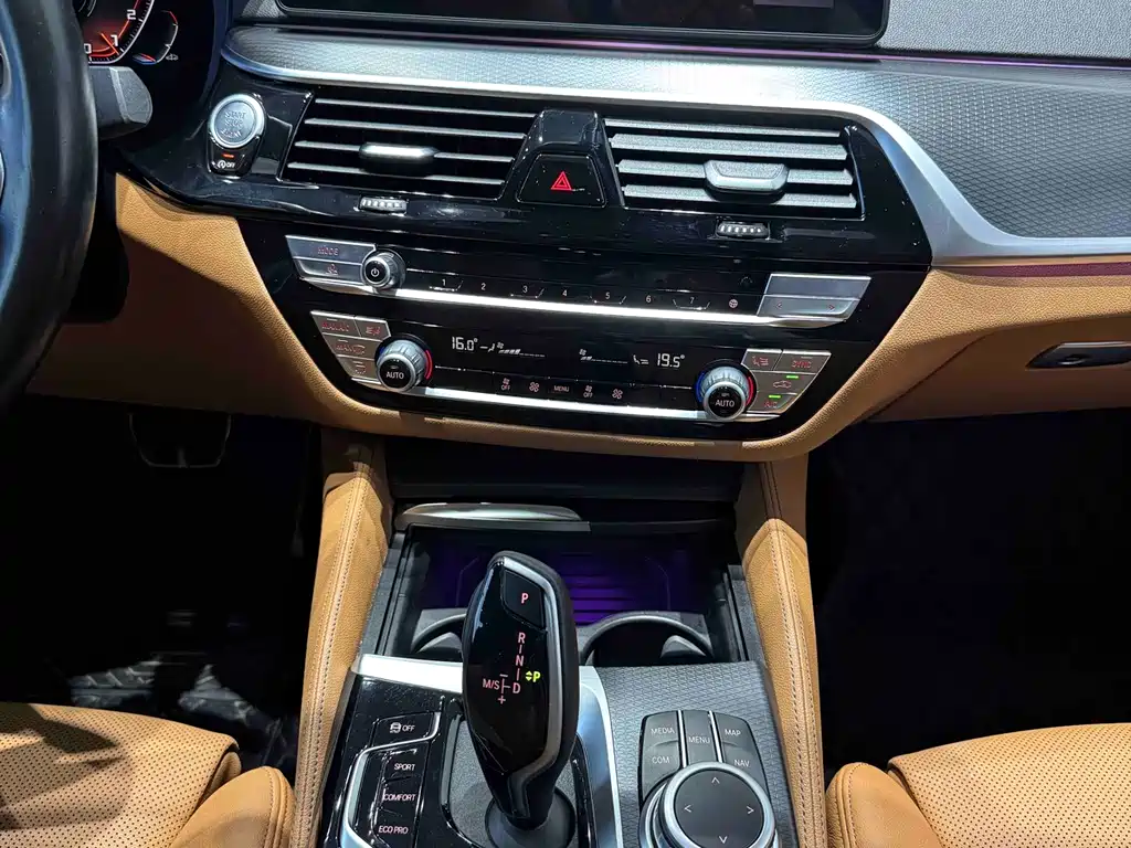 BMW 5 Series 2023 — фото 15