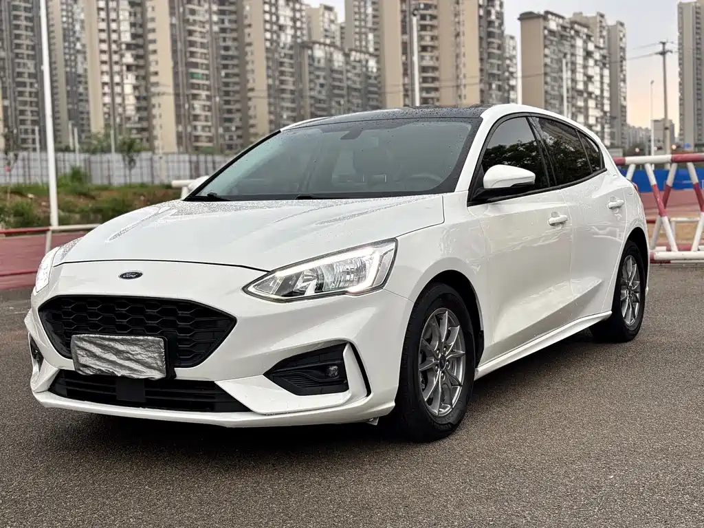 Ford Focus 2020 — фото 1