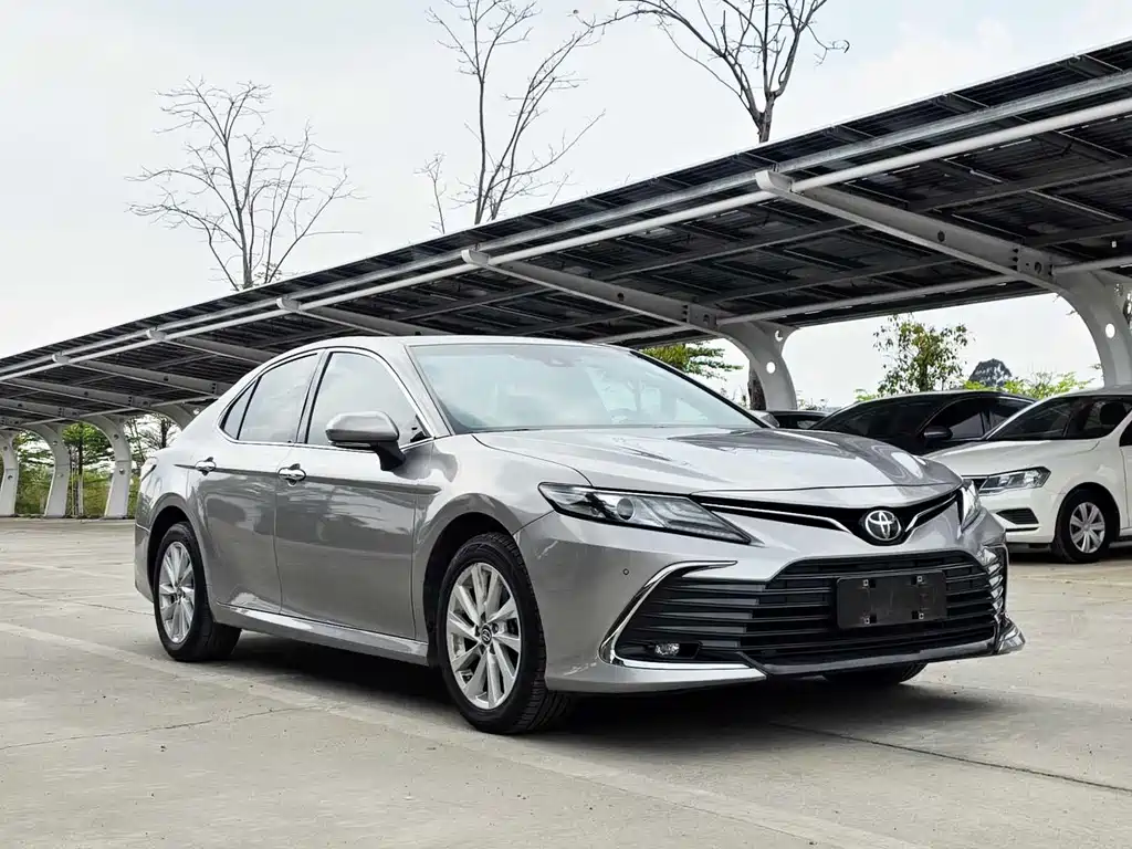 Toyota Camry 2022 — фото 4