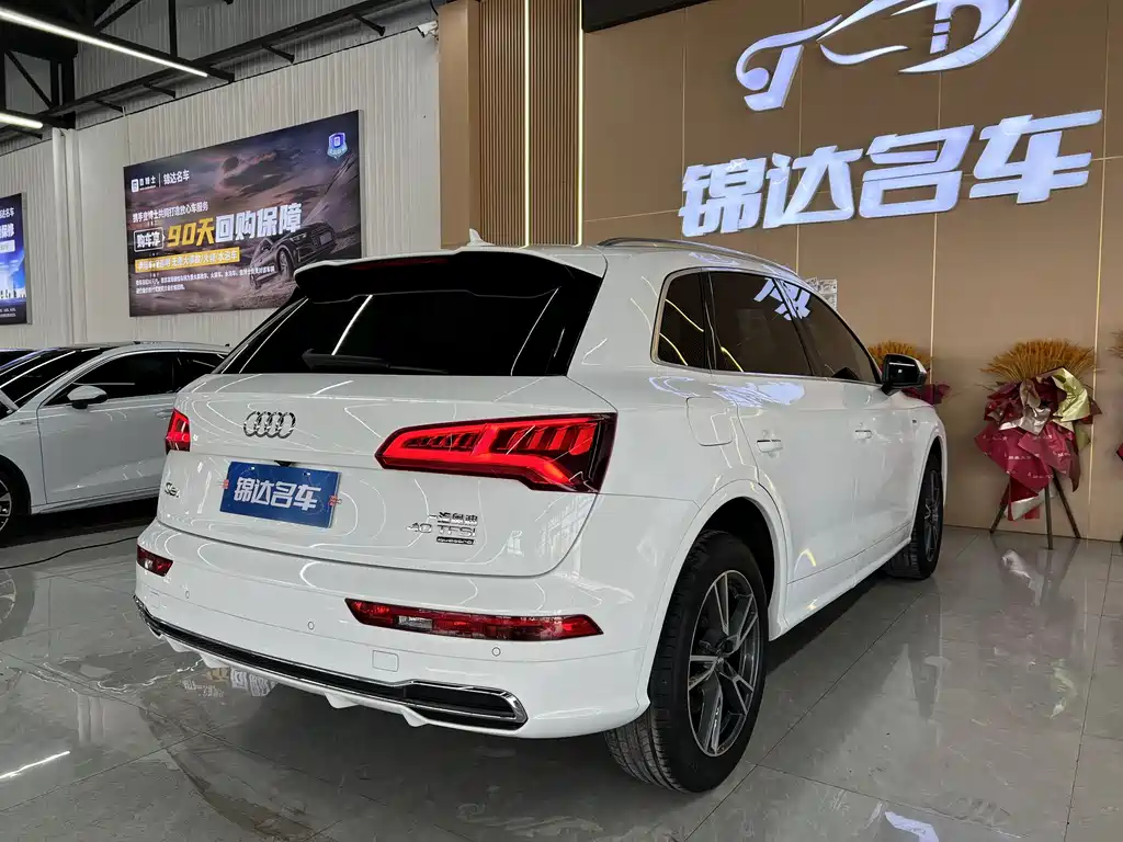 Audi Q5L 2019 — фото 12