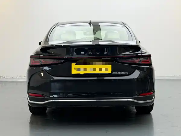 Lexus ES 2025