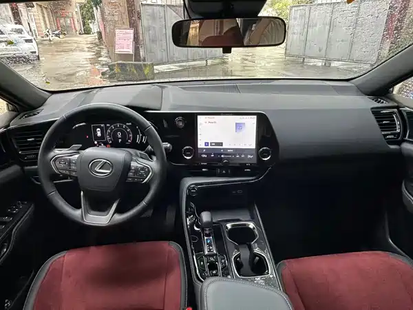 Lexus NX 2025