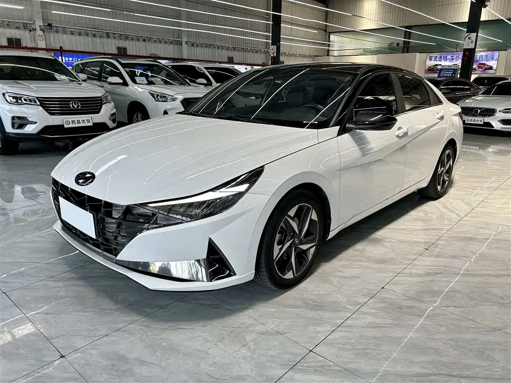 Hyundai Elantra 2023 — фото 1