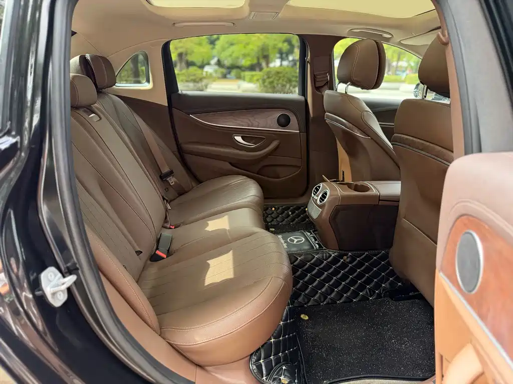 Mercedes-Benz E-Class 2020 — фото 11