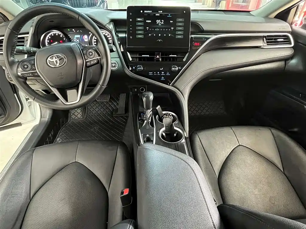 Toyota Camry 2021 — фото 13