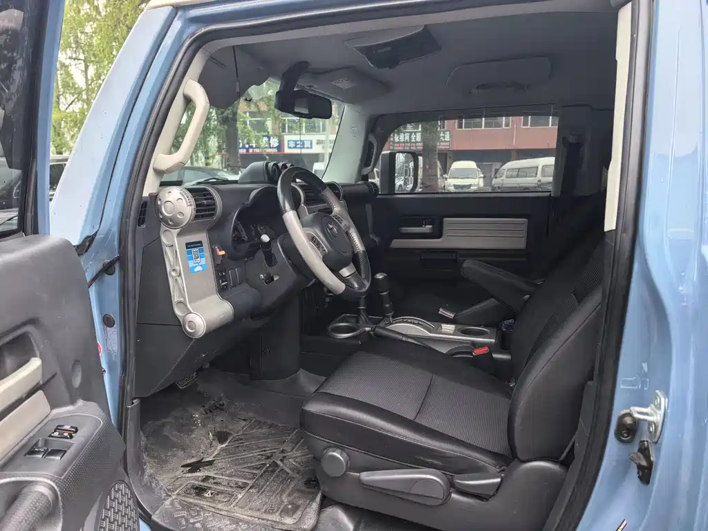 Toyota FJ Cruiser 2019 — фото 7
