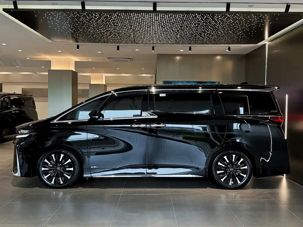 Toyota Vellfire 2024 — фото 11