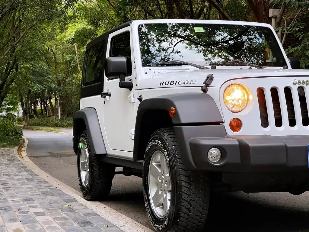 Jeep Wrangler 2011 — фото 8