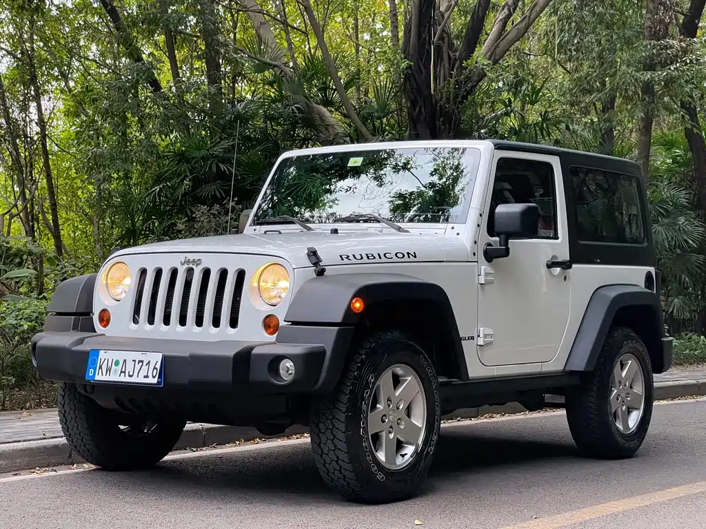 Jeep Wrangler 2011 — фото 10