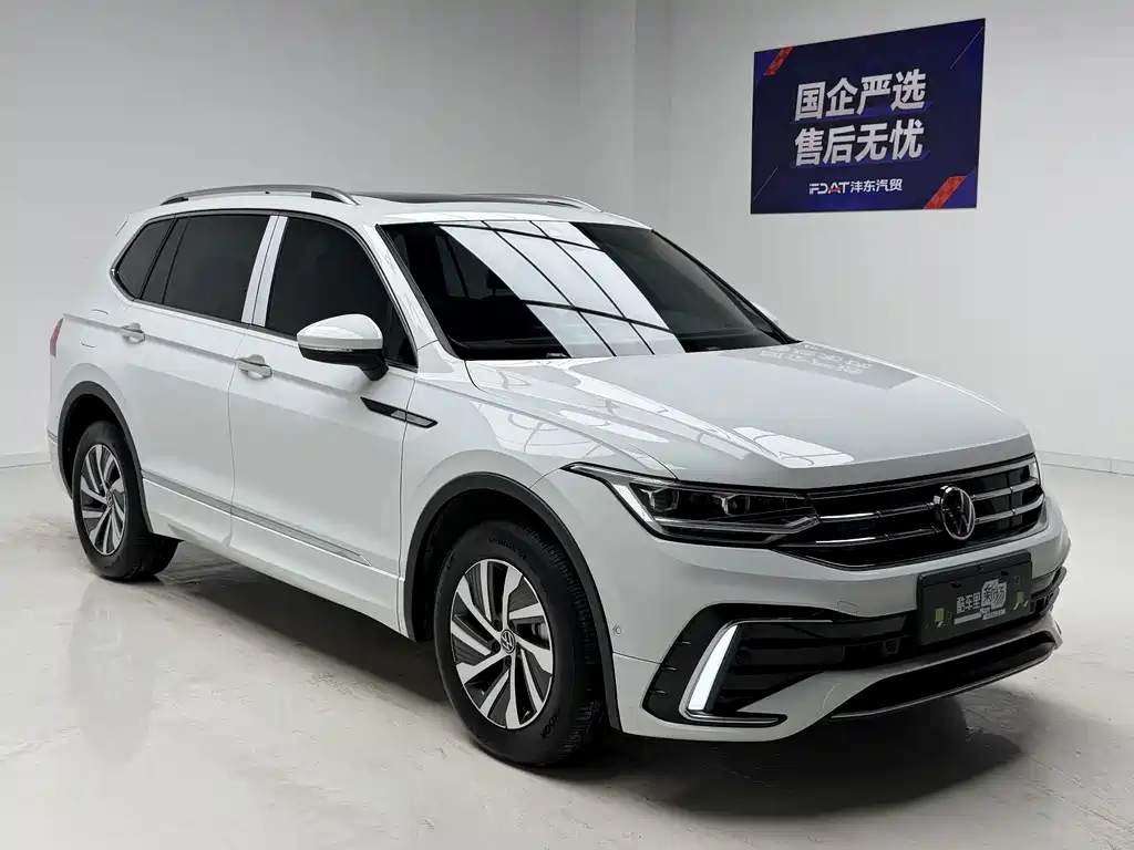 Volkswagen Tiguan L Plug-In Hybrid 2024 — фото 3