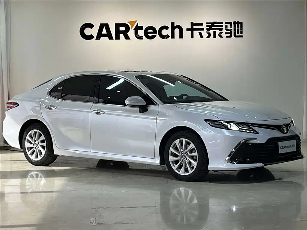 Toyota Camry 2021 — фото 2