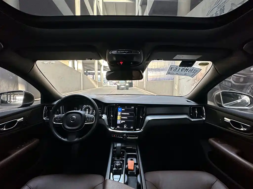 Volvo S60 2021 — фото 10