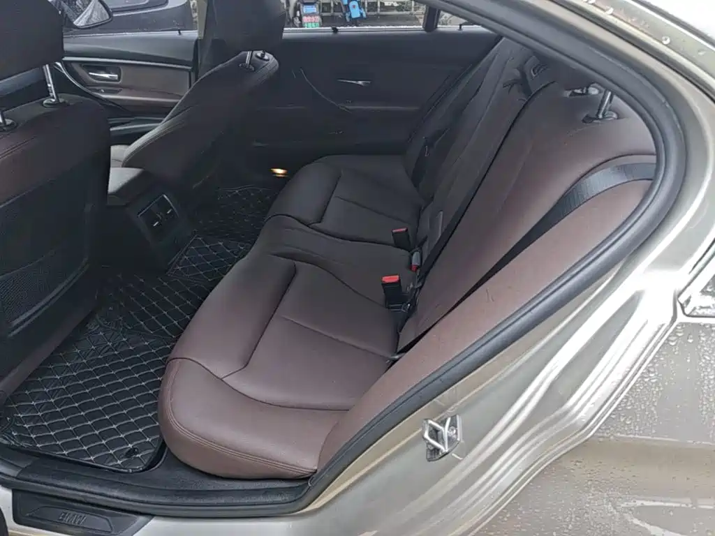 BMW 3 Series 2019 — фото 17