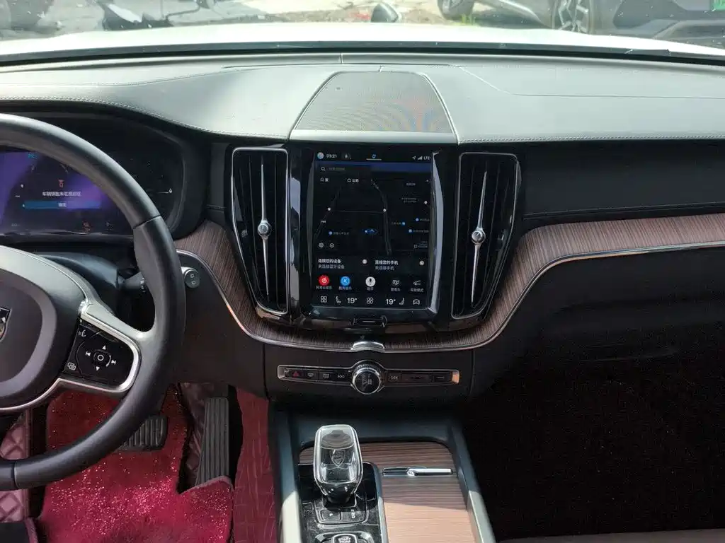 Volvo XC60 PHEV 2022 — фото 10