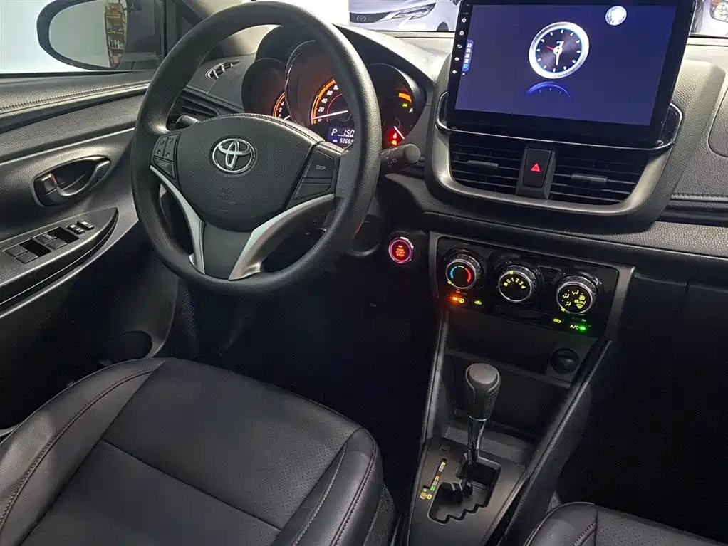 Toyota Yaris L 2022 — фото 11