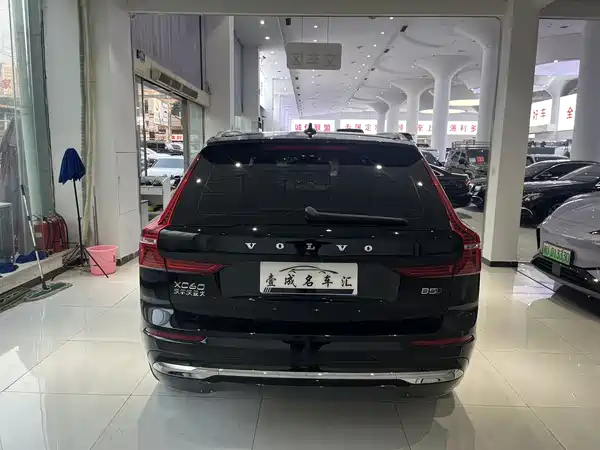 Volvo XC60 2025