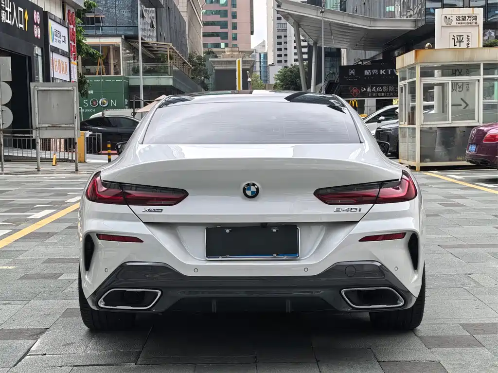 BMW 8 Series 2024 — фото 4