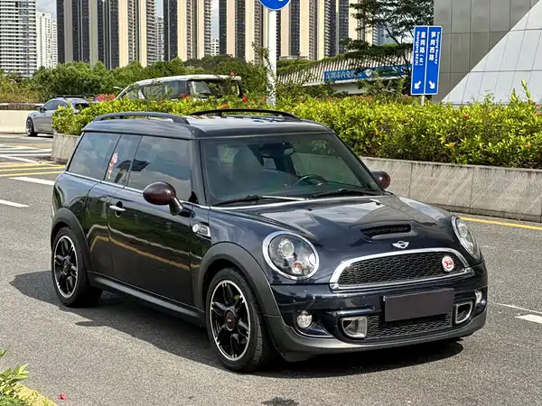 MINI Clubman 2012