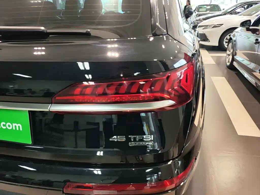 Audi Q7 2020 — фото 8