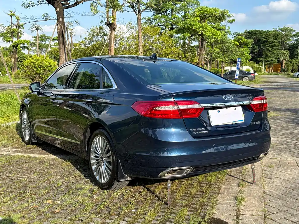 Ford Taurus 2019 — фото 13