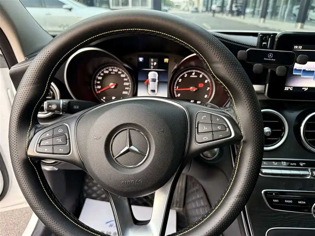 Mercedes-Benz C-Class 2018 — фото 15