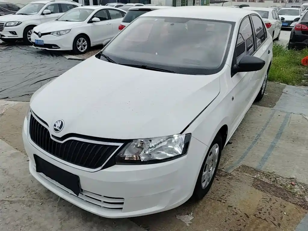 Skoda Rapid 2016 — фото 1