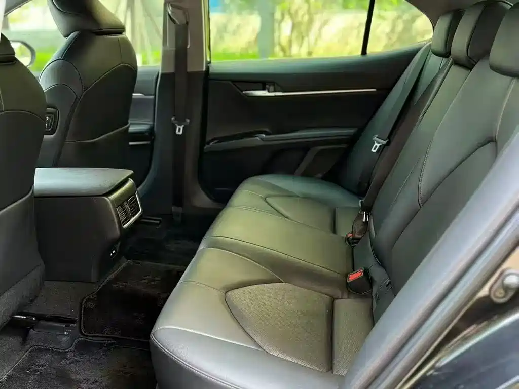 Toyota Camry 2023 — фото 11