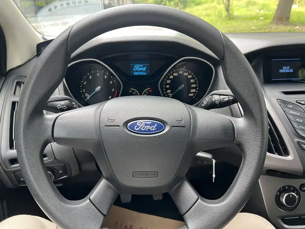 Ford Focus 2015 — фото 8