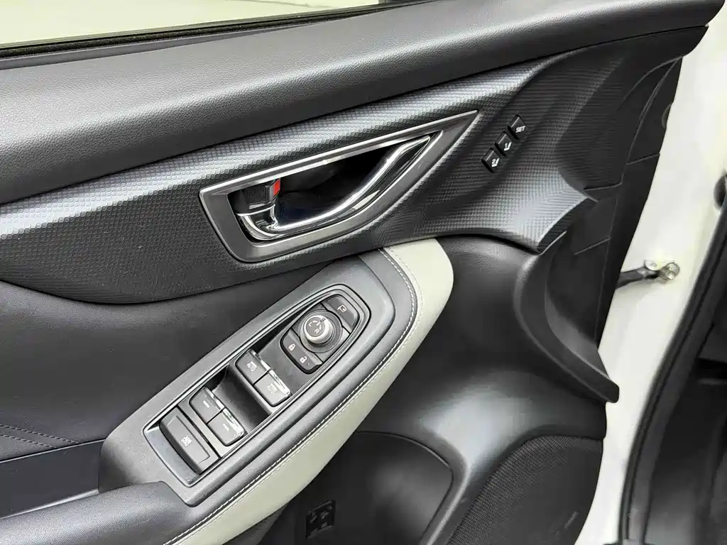 Subaru Forester 2023 — фото 9