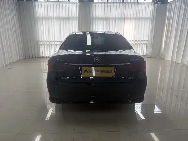 Toyota Crown 2016