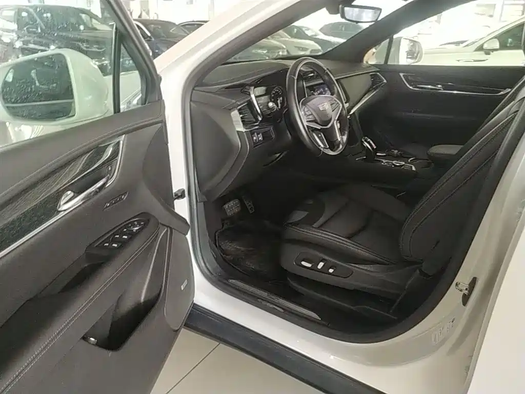 Cadillac XT5 2020 — фото 16