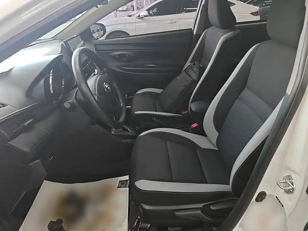 Toyota Yaris L 2020 — фото 15