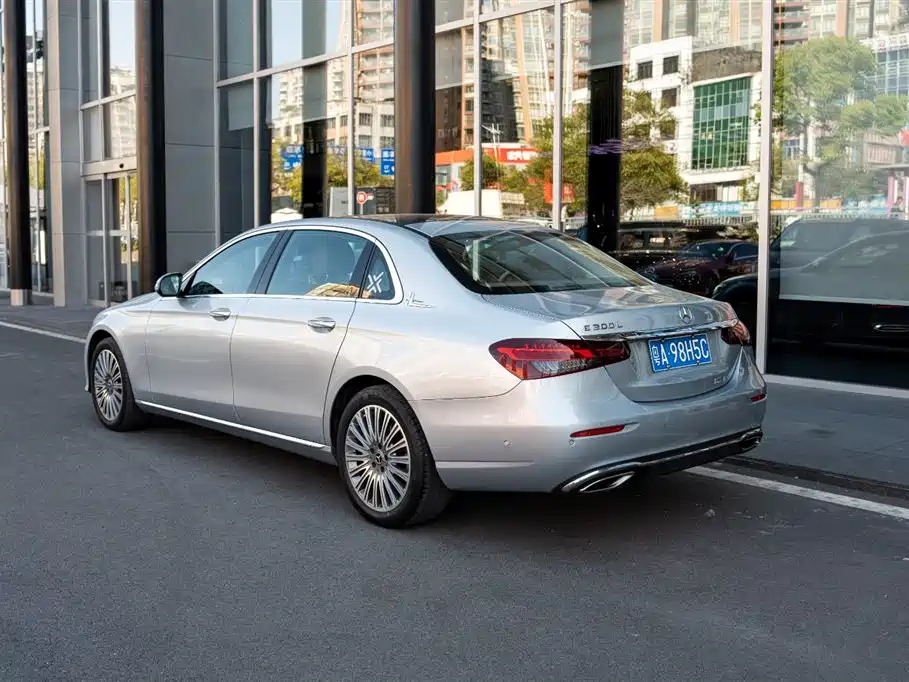 Mercedes-Benz E-Class 2023 — фото 17