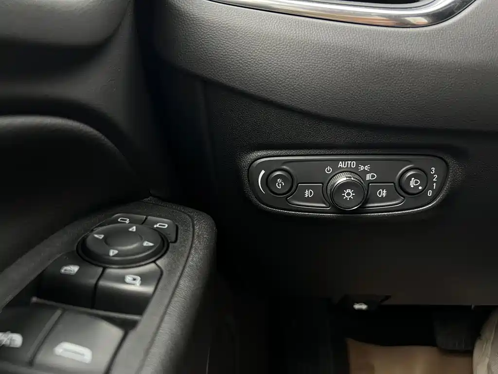 Chevrolet Equinox 2018 — фото 13