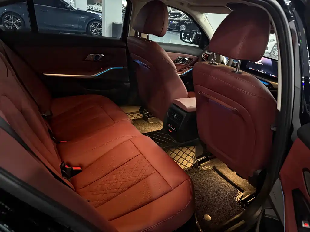 BMW 3 Series 2025 — фото 13