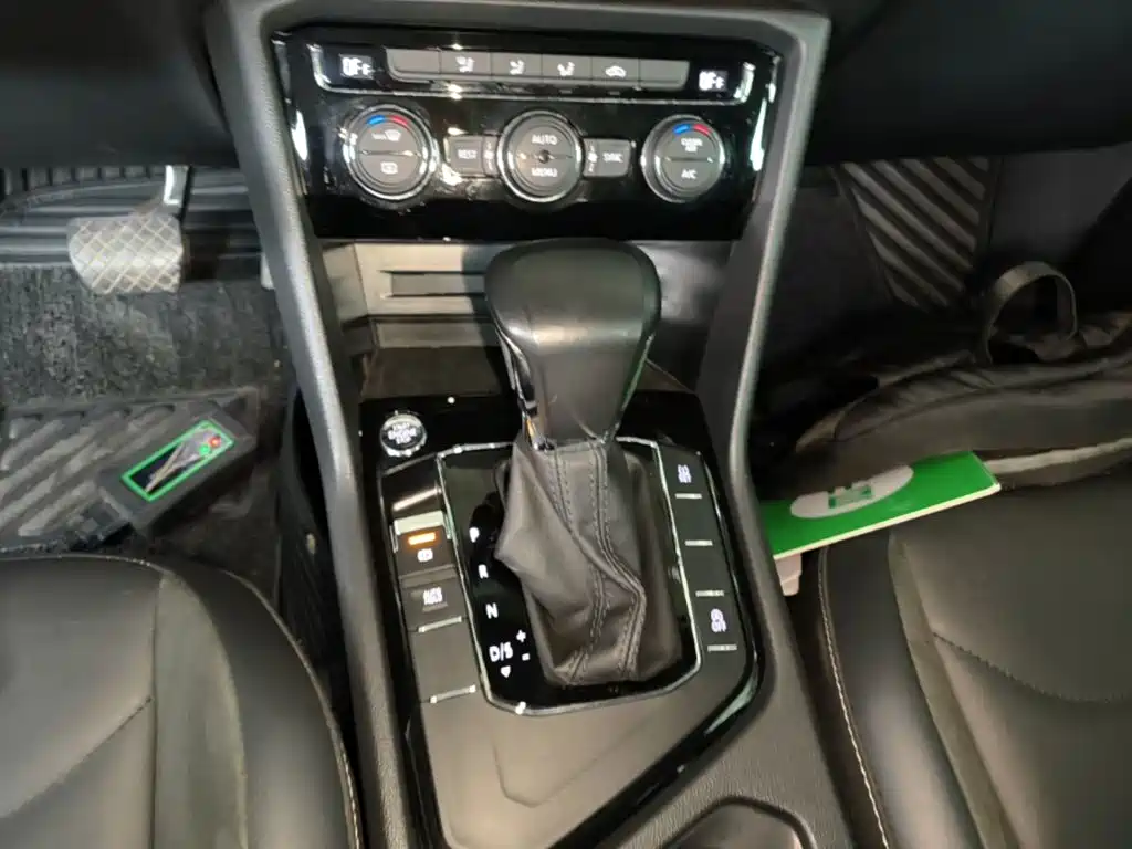 Volkswagen Tiguan L 2020 — фото 10