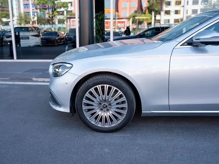 Mercedes-Benz E-Class 2023 — фото 10