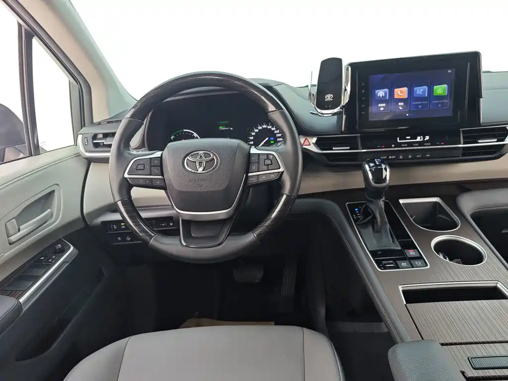 Toyota Granvia 2023 — фото 23