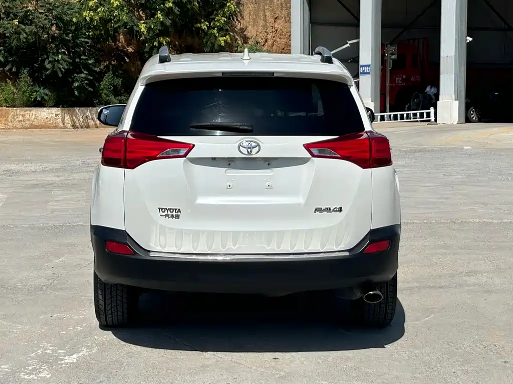 Toyota RAV4 2016 — фото 8