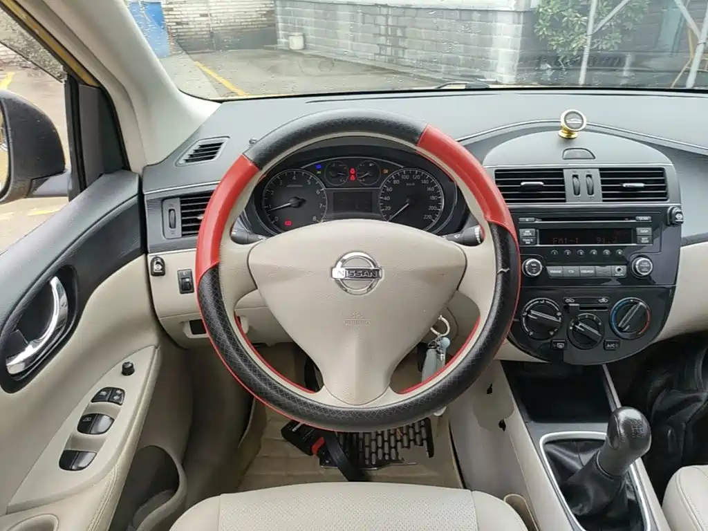 Nissan Tiida 2015 — фото 11