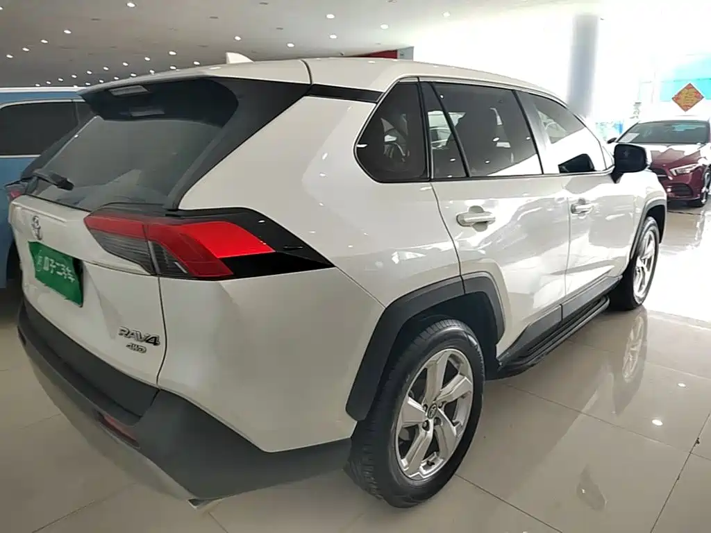 Toyota RAV4 2020 — фото 7