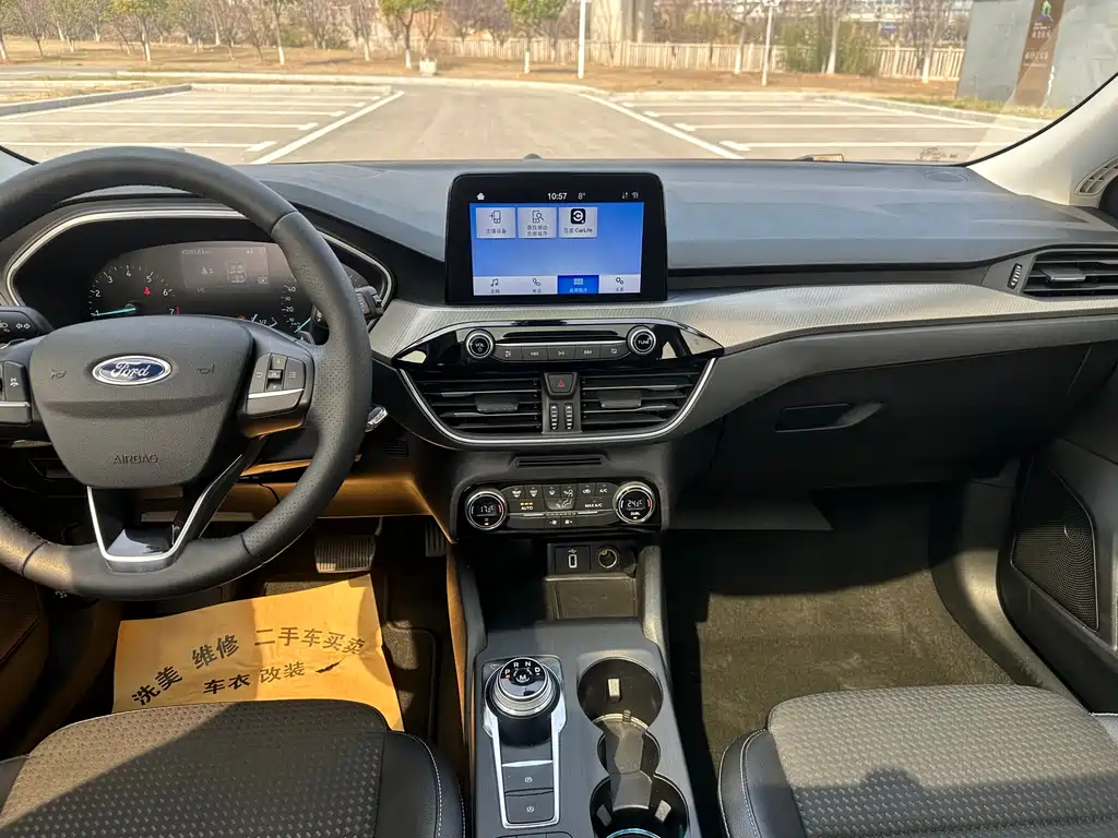 Ford Focus 2019 — фото 11