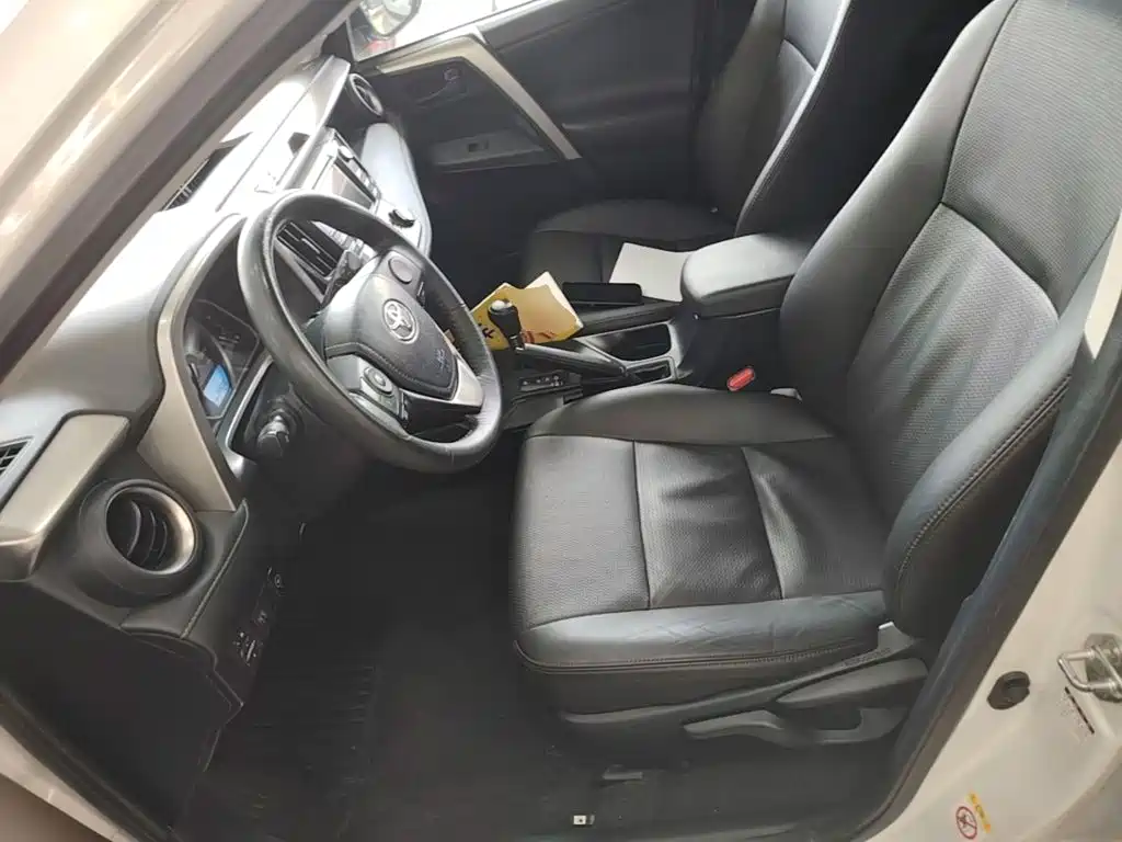 Toyota RAV4 2016 — фото 15