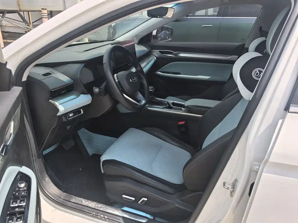 Geely Emgrand L 2022